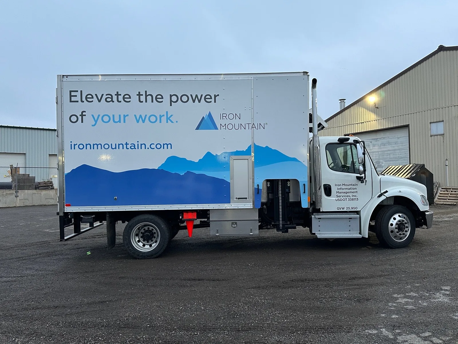 Iron Mountain Freightliner box truck reference photo