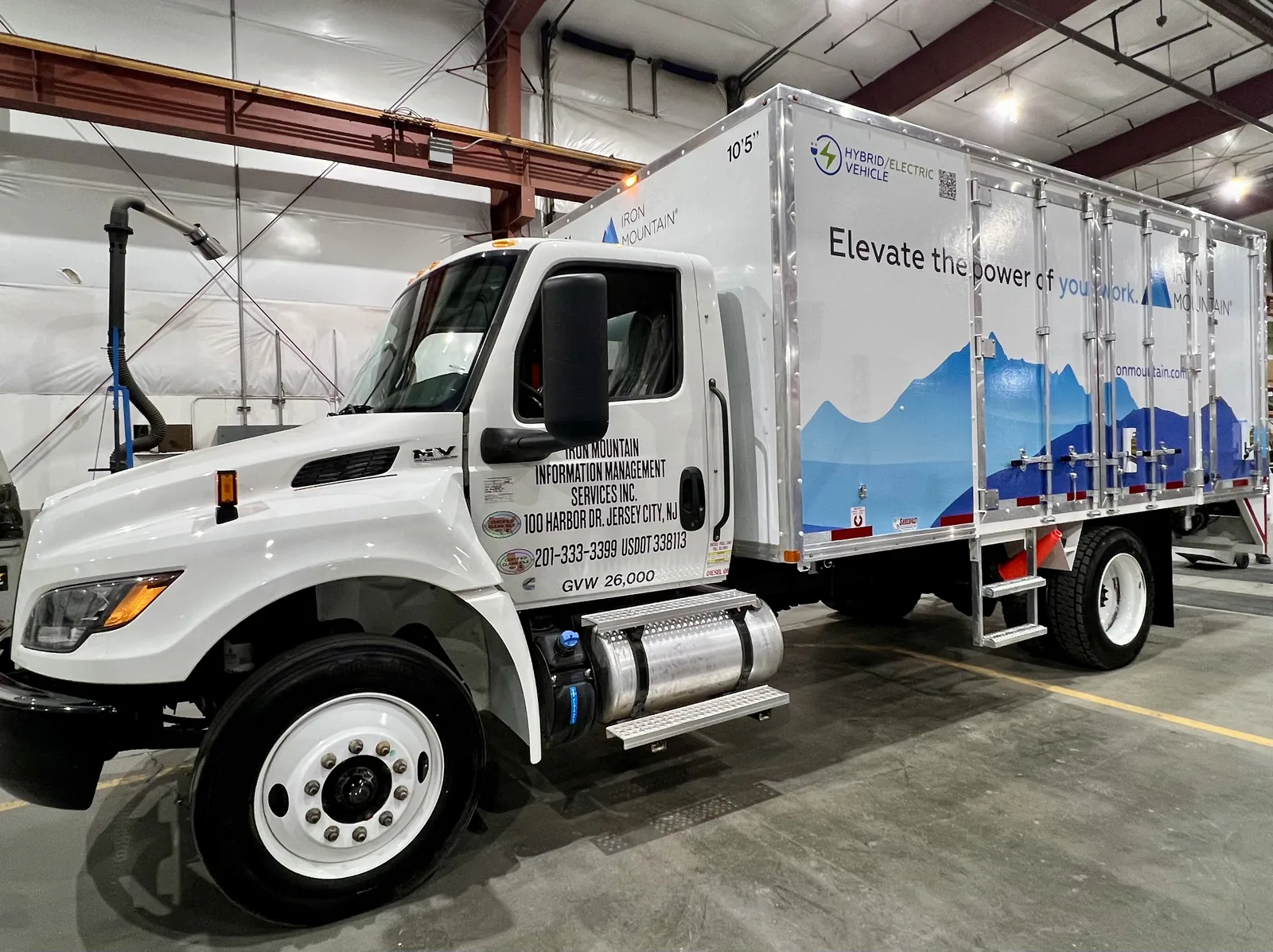Iron Mountain hybrid electric box truck reference photo