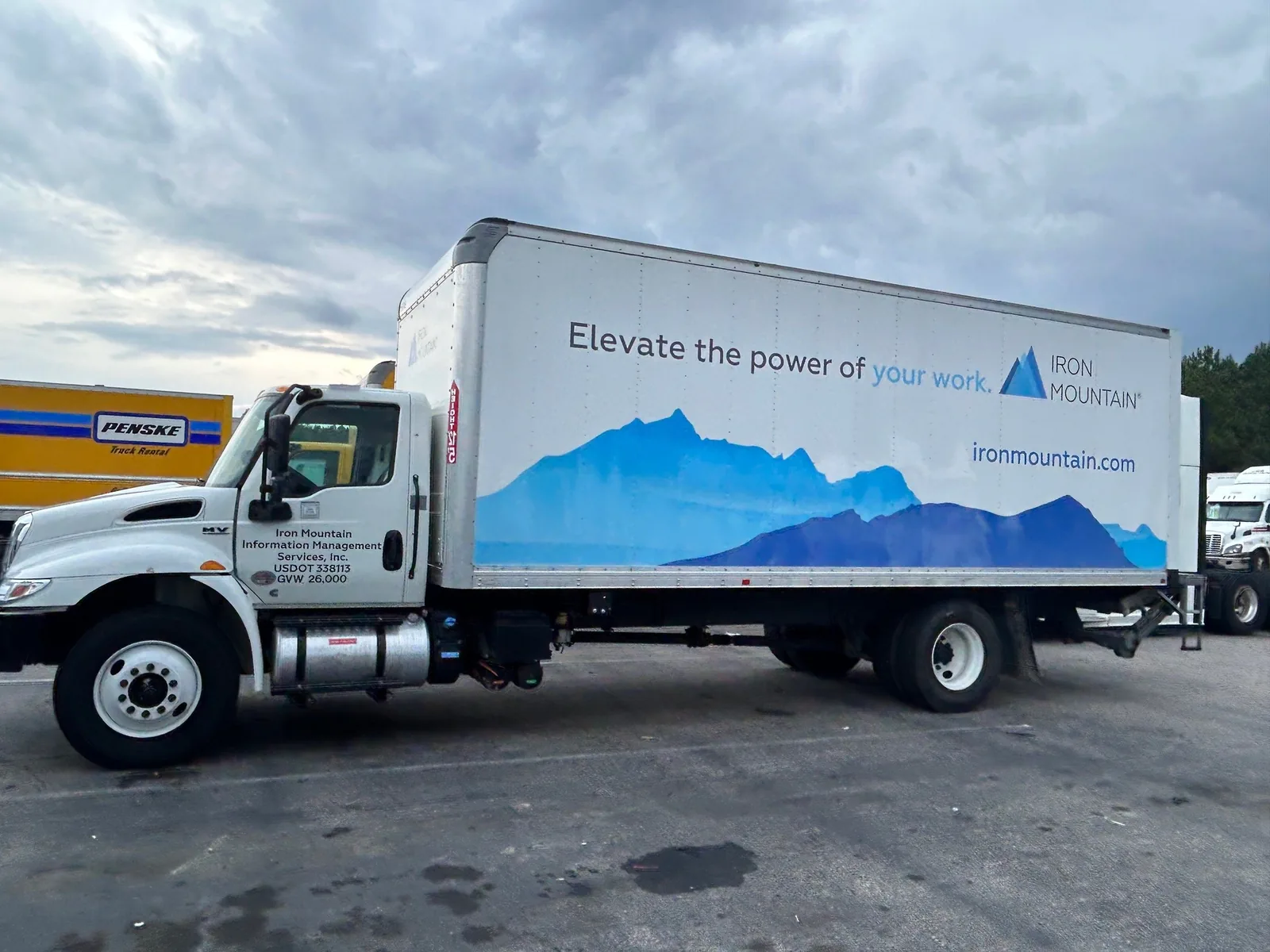 Iron Mountain International box truck reference photo